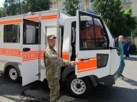 Военный госпиталь Западного региона получил в подарок от Львова полноприводный реанимобиль «Электрон»